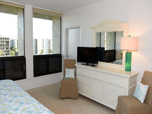 Longboat Key Vacation Condo on South End of Island Sleeps 4