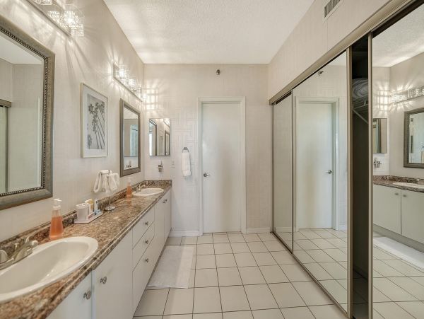 Longboat Key Beach Vacation Community 2 Bedroom Condo