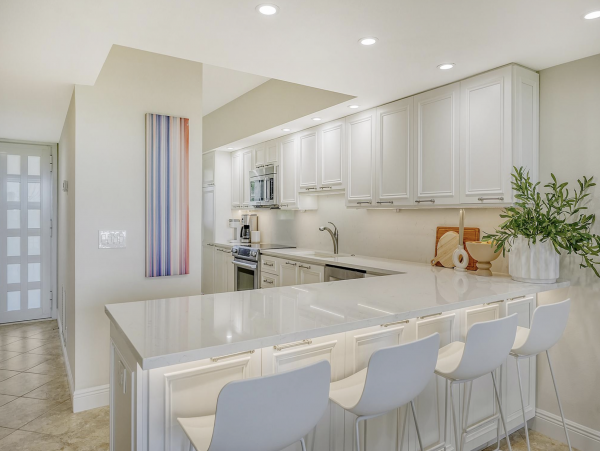 Beachfront Longboat Key Rentals - Luxury 2-Bedroom Vacation Condo