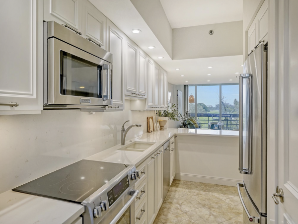 Beachfront Longboat Key Rentals - Luxury 2-Bedroom Vacation Condo