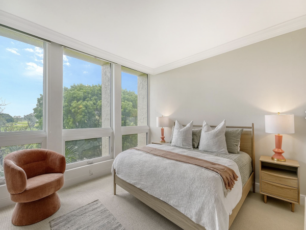 Beachfront Longboat Key Rentals - Luxury 2-Bedroom Vacation Condo