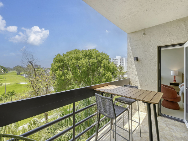 Beachfront Longboat Key Rentals - Luxury 2-Bedroom Vacation Condo