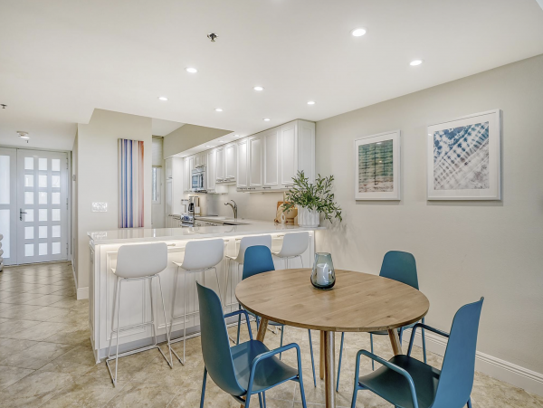 Beachfront Longboat Key Rentals - Luxury 2-Bedroom Vacation Condo