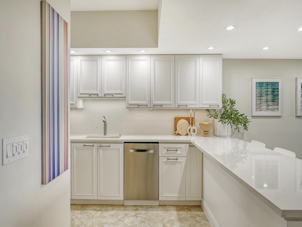 Beachfront Longboat Key Rentals - Luxury 2-Bedroom Vacation Condo