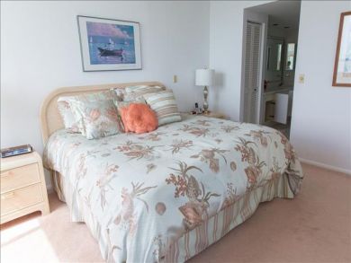 Longboat Key Vacation Condo Sleeps Four Guests.