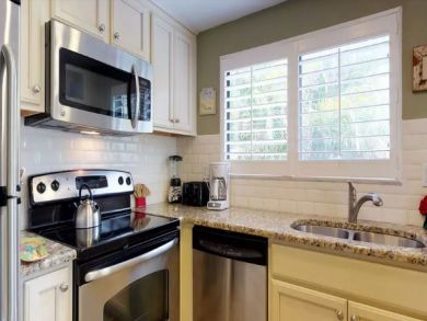 Town Home with 2 bedrooms Easy Beach Access
