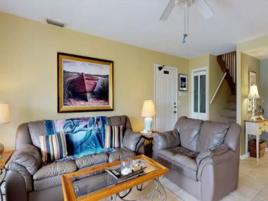 Town Home with 2 bedrooms Easy Beach Access