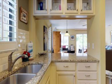 Town Home with 2 bedrooms Easy Beach Access