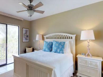 Town Home with 2 bedrooms Easy Beach Access