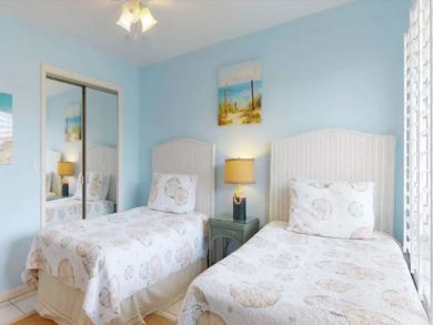 Town Home with 2 bedrooms Easy Beach Access