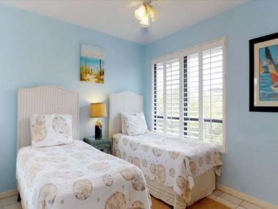 Town Home with 2 bedrooms Easy Beach Access
