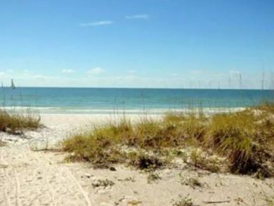Town Home with 2 bedrooms Easy Beach Access