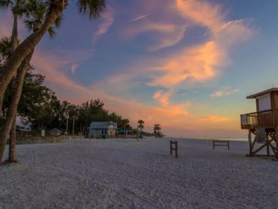 Town Home with 2 bedrooms Easy Beach Access