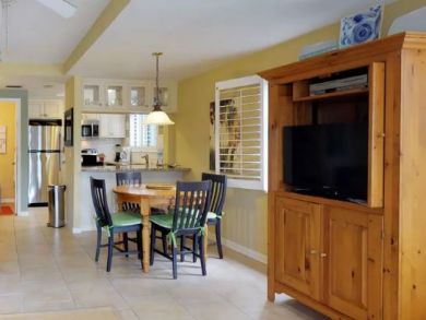 Town Home with 2 bedrooms Easy Beach Access