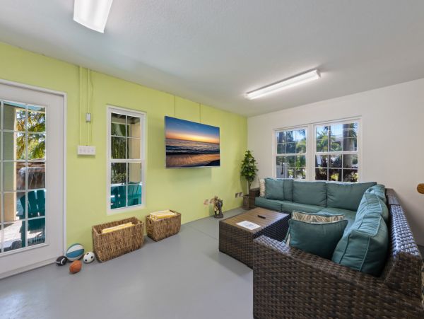 Anna Maria Luxury Six Bedroom Home Walk To Beach