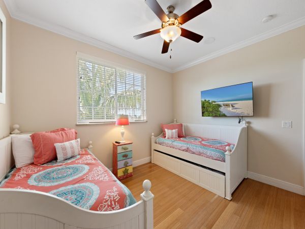 Anna Maria Luxury Six Bedroom Home Walk To Beach