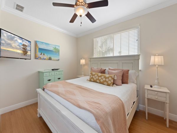 Anna Maria Luxury Six Bedroom Home Walk To Beach