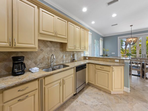 Anna Maria Luxury Six Bedroom Home Walk To Beach