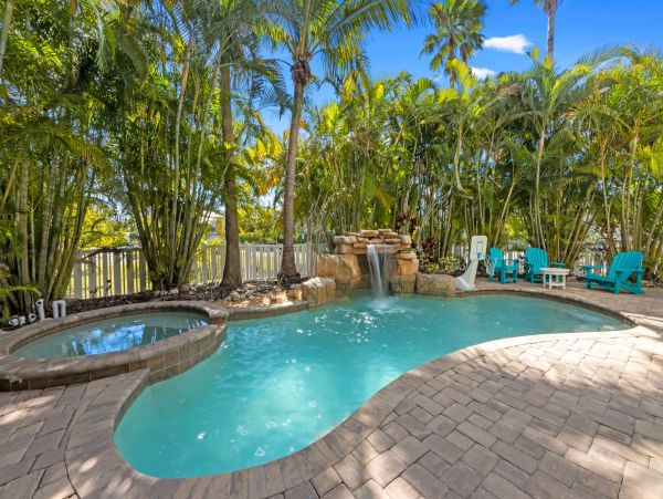 Anna Maria Luxury Six Bedroom Home Walk To Beach