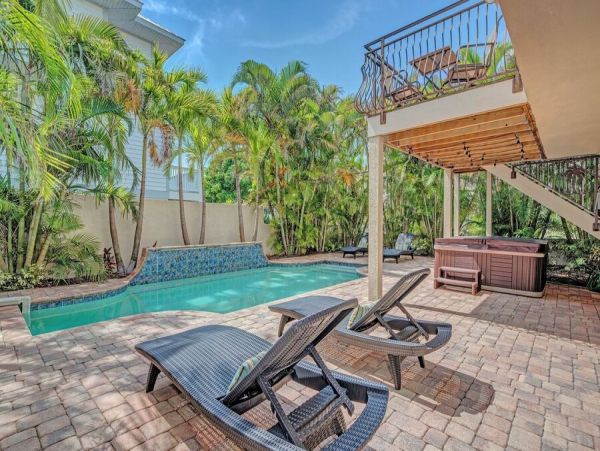 Luxury Vacation Home 6 Bedrooms Anna Maria Island Sleeps 12 Steps to Beach