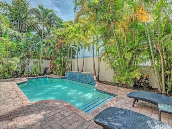 Luxury Vacation Home 6 Bedrooms Anna Maria Island Sleeps 12 Steps to Beach