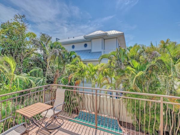 Luxury Vacation Home 6 Bedrooms Anna Maria Island Sleeps 12 Steps to Beach
