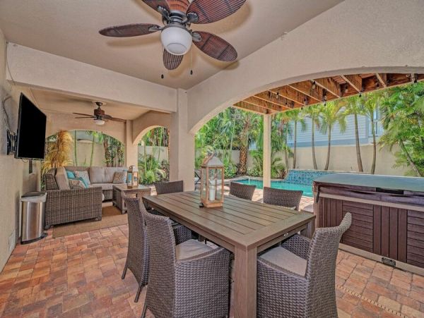 Luxury Vacation Home 6 Bedrooms Anna Maria Island Sleeps 12 Steps to Beach