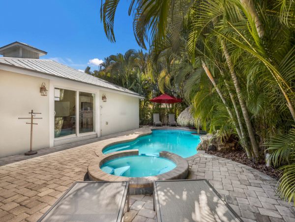 Holmes Beach Luxury Vacation Home Sleeps 10 Stroll To Beach