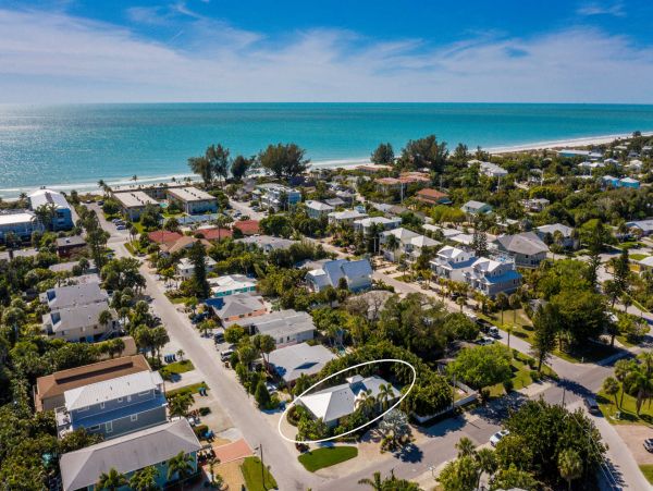 Holmes Beach Luxury Vacation Home Sleeps 10 Stroll To Beach