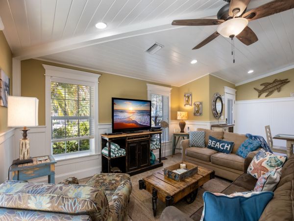 Holmes Beach Luxury Vacation Home Sleeps 10 Stroll To Beach
