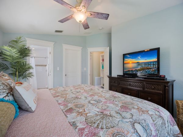 Holmes Beach Luxury Vacation Home Sleeps 10 Stroll To Beach