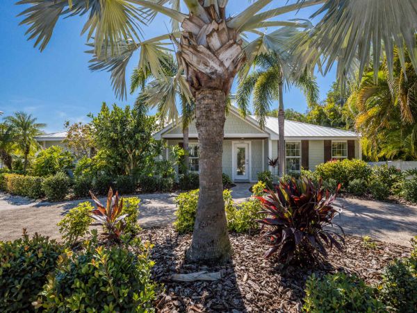 Holmes Beach Luxury Vacation Home Sleeps 10 Stroll To Beach
