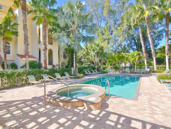 Holmes Beach Three bedroom Vacation Condo Full Gulf View