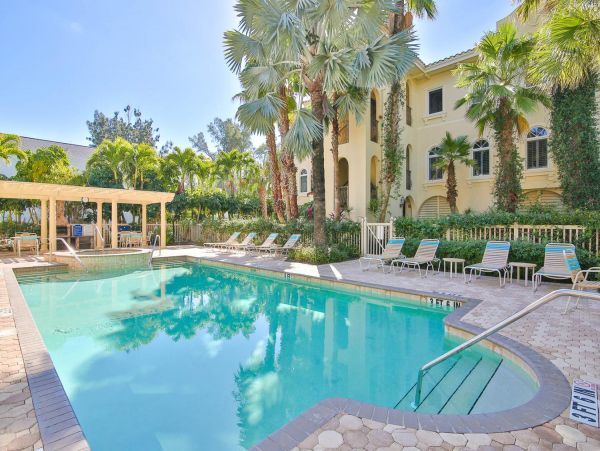 Holmes Beach Three bedroom Vacation Condo Full Gulf View