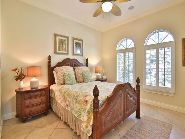 Holmes Beach Three bedroom Vacation Condo Full Gulf View
