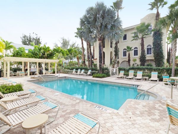 Holmes Beach Three bedroom Vacation Condo Full Gulf View
