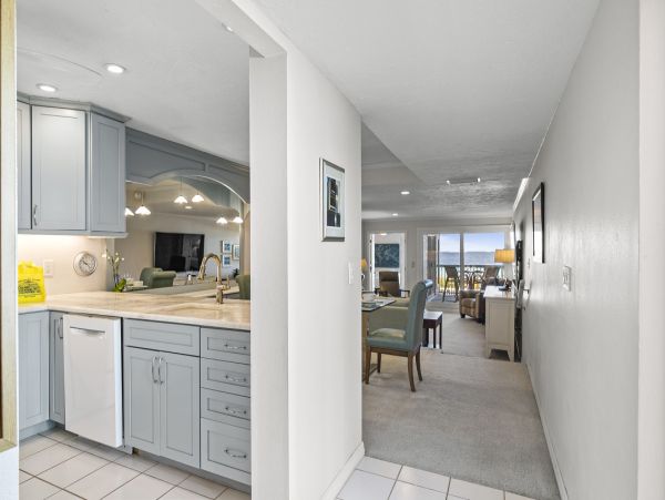 Gulf Front 2 Bedroom Rental on Beach Anna Maria island.