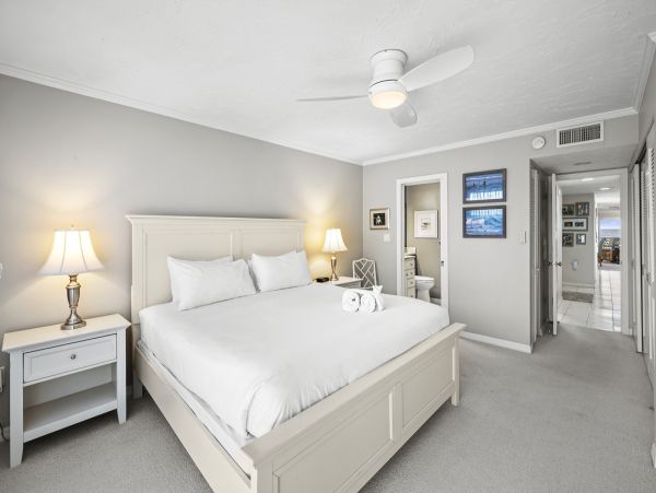 Gulf Front 2 Bedroom Rental on Beach Anna Maria island.