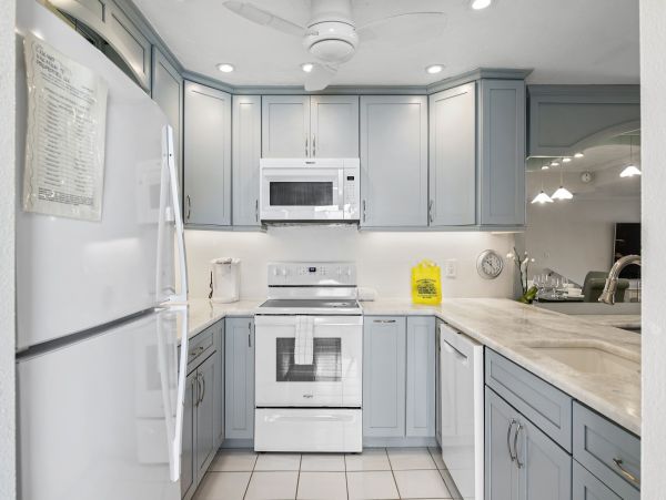 Gulf Front 2 Bedroom Rental on Beach Anna Maria island.