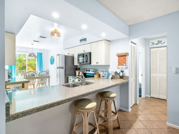 Anna Maria Island Vacation Rentals - Florida Beachfront Condo with Pool