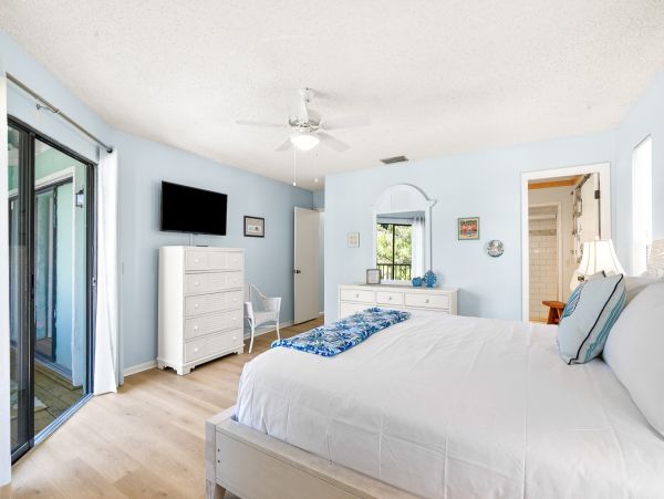 Anna Maria Island Vacation Rentals - Florida Beachfront Condo with Pool