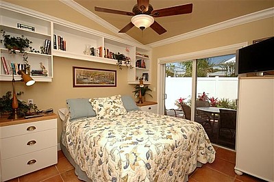 Queen bed in bedroom 2