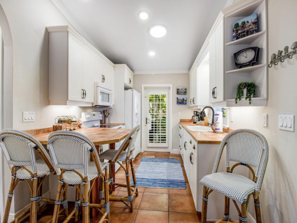 Holmes Beach area  2 Bedroom Vacation Rental Sleeps 6! Across Street From Beach