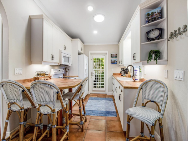 Holmes Beach area  2 Bedroom Vacation Rental Sleeps 6! Across Street From Beach