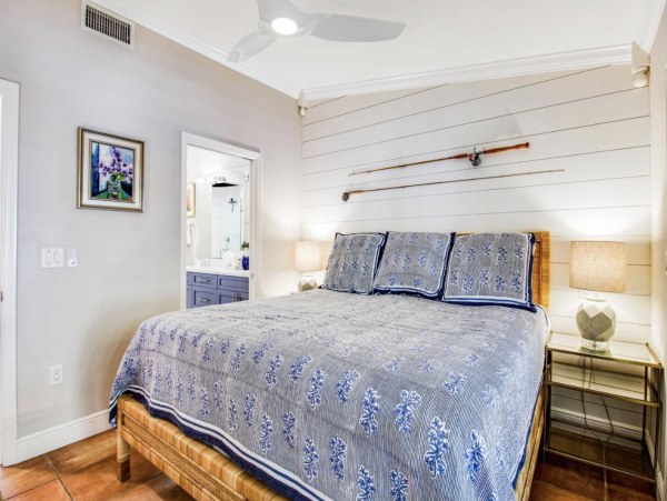 Holmes Beach area  2 Bedroom Vacation Rental Sleeps 6! Across Street From Beach