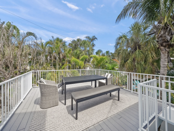 Anna Maria Luxury Vacation Home 5 houses to beach