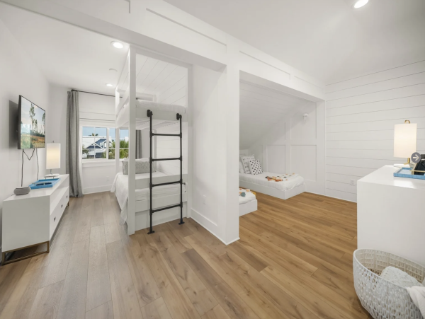 Anna Maria Luxury Vacation Home 5 houses to beach
