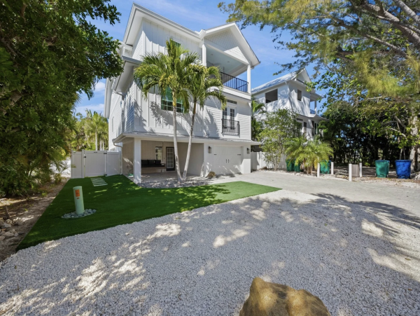 Anna Maria Luxury Vacation Home 5 houses to beach