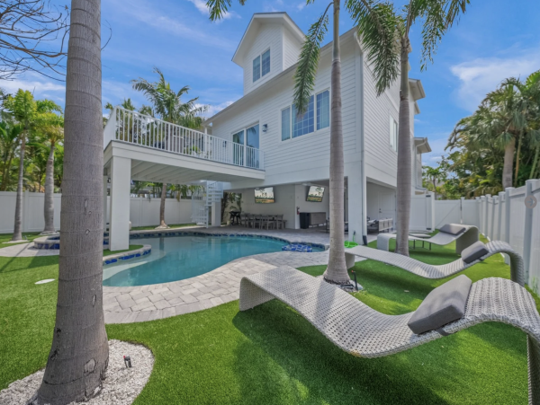 Anna Maria Luxury Vacation Home 5 houses to beach