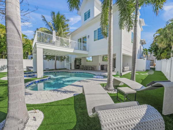 Anna Maria Luxury Vacation Home 5 houses to beach